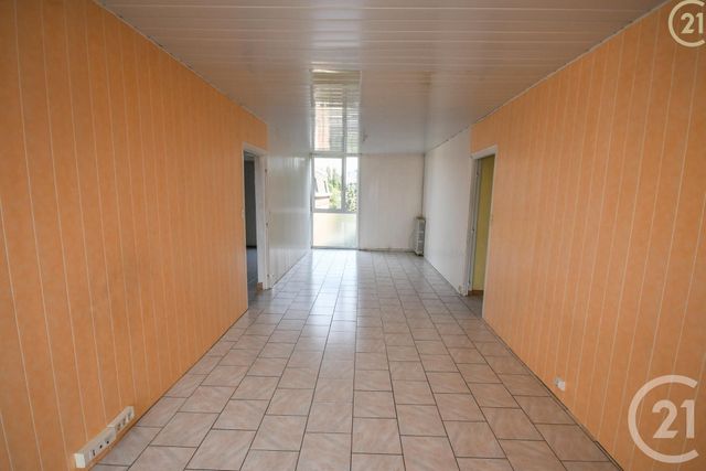 Afficher la photo en grand appartement à vendre - 5 pièces - 77.65 m2 - MAUBEUGE - 59 - NORD-PAS-DE-CALAIS - Century 21 Terre Du Nord