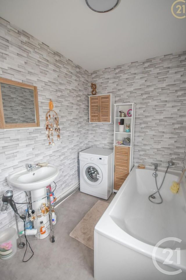 maison à vendre - 4 pièces - 82.31 m2 - HAUTMONT - 59 - NORD-PAS-DE-CALAIS - Century 21 Terre Du Nord maison à vendre - 4 pièces - 82.31 m2 - HAUTMONT - 59 - NORD-PAS-DE-CALAIS - Century 21 Terre Du Nord
