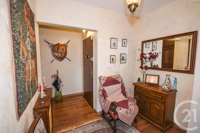Afficher la photo en grand Appartement F5 à vendre - 9 pièces - 110.97 m2 - MAUBEUGE - 59 - NORD-PAS-DE-CALAIS - Century 21 Terre Du Nord