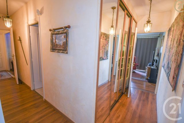 Afficher la photo en grand Appartement F5 à vendre - 9 pièces - 110.97 m2 - MAUBEUGE - 59 - NORD-PAS-DE-CALAIS - Century 21 Terre Du Nord