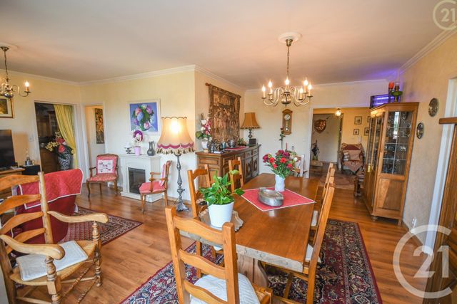 Afficher la photo en grand Appartement F5 à vendre - 9 pièces - 110.97 m2 - MAUBEUGE - 59 - NORD-PAS-DE-CALAIS - Century 21 Terre Du Nord