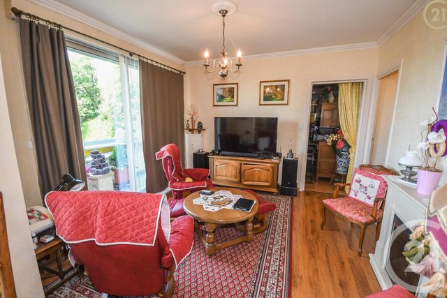 Afficher la photo en grand Appartement F5 à vendre - 9 pièces - 110.97 m2 - MAUBEUGE - 59 - NORD-PAS-DE-CALAIS - Century 21 Terre Du Nord