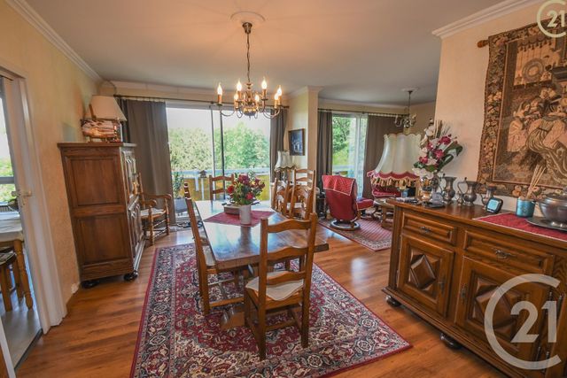 Afficher la photo en grand Appartement F5 à vendre - 9 pièces - 110.97 m2 - MAUBEUGE - 59 - NORD-PAS-DE-CALAIS - Century 21 Terre Du Nord