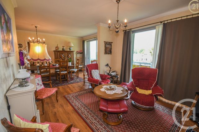 Afficher la photo en grand Appartement F5 à vendre - 9 pièces - 110.97 m2 - MAUBEUGE - 59 - NORD-PAS-DE-CALAIS - Century 21 Terre Du Nord