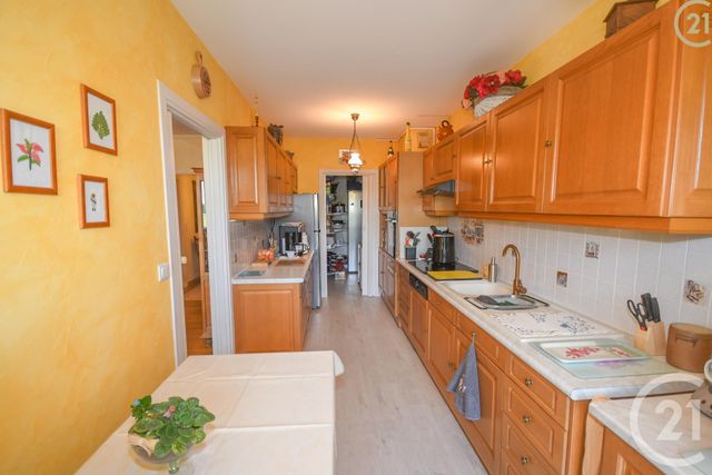 Afficher la photo en grand Appartement F5 à vendre - 9 pièces - 110.97 m2 - MAUBEUGE - 59 - NORD-PAS-DE-CALAIS - Century 21 Terre Du Nord