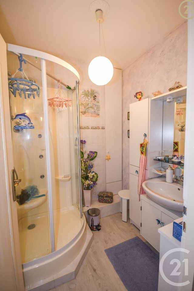 Afficher la photo en grand Appartement F5 à vendre - 9 pièces - 110.97 m2 - MAUBEUGE - 59 - NORD-PAS-DE-CALAIS - Century 21 Terre Du Nord