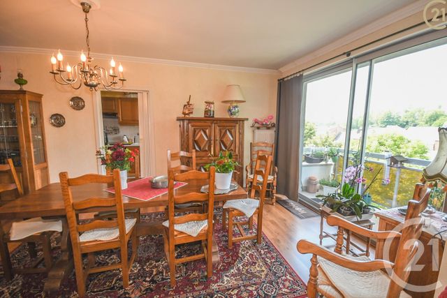 Afficher la photo en grand Appartement F5 à vendre - 9 pièces - 110.97 m2 - MAUBEUGE - 59 - NORD-PAS-DE-CALAIS - Century 21 Terre Du Nord