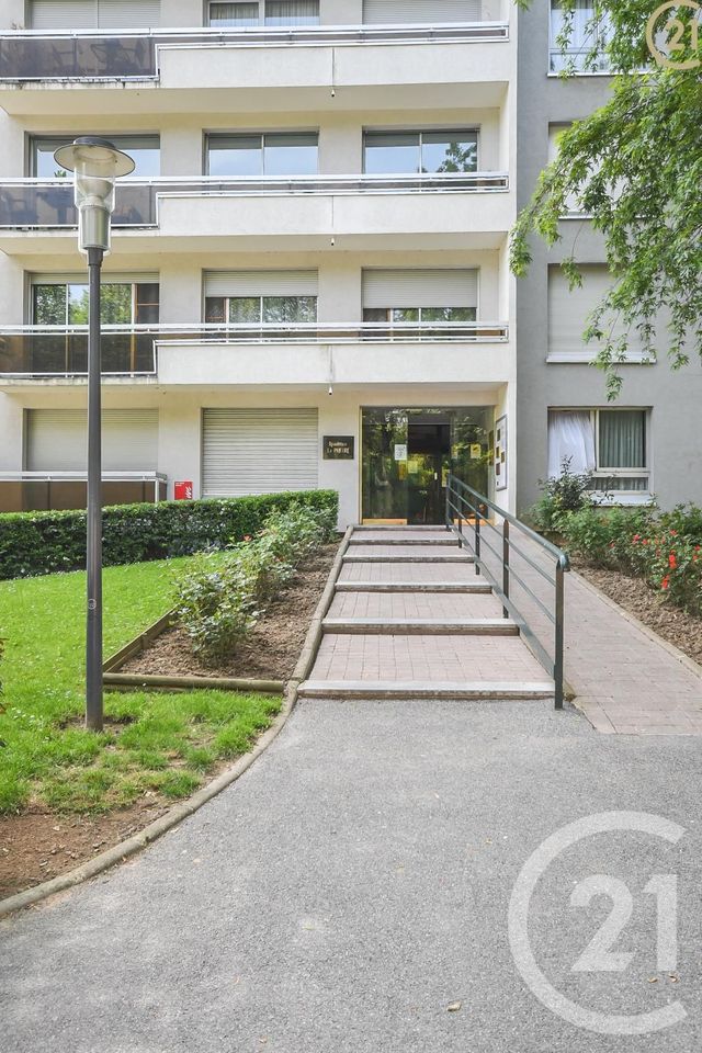 Afficher la photo en grand Appartement F5 à vendre - 9 pièces - 110.97 m2 - MAUBEUGE - 59 - NORD-PAS-DE-CALAIS - Century 21 Terre Du Nord