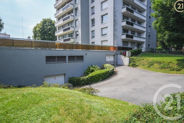 Afficher la photo en grand Appartement F5 à vendre - 9 pièces - 110.97 m2 - MAUBEUGE - 59 - NORD-PAS-DE-CALAIS - Century 21 Terre Du Nord