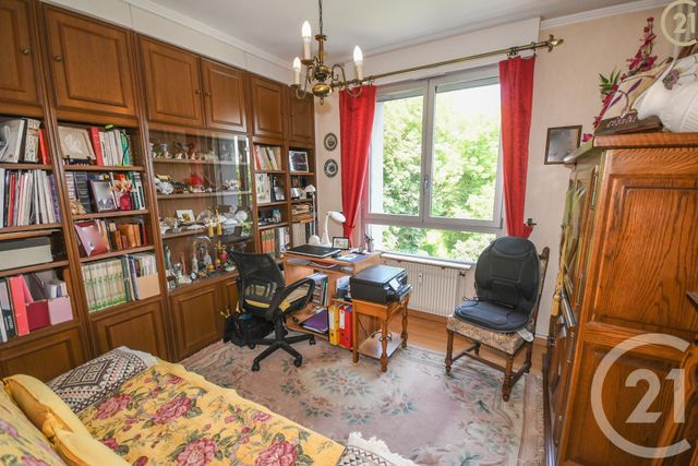 Afficher la photo en grand Appartement F5 à vendre - 9 pièces - 110.97 m2 - MAUBEUGE - 59 - NORD-PAS-DE-CALAIS - Century 21 Terre Du Nord