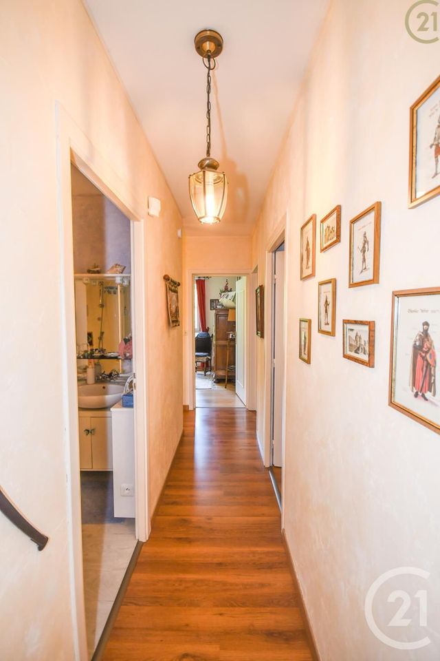 Afficher la photo en grand Appartement F5 à vendre - 9 pièces - 110.97 m2 - MAUBEUGE - 59 - NORD-PAS-DE-CALAIS - Century 21 Terre Du Nord