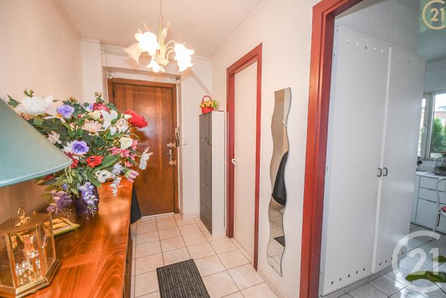 Afficher la photo en grand Appartement F2 à vendre - 3 pièces - 47.0 m2 - MAUBEUGE - 59 - NORD-PAS-DE-CALAIS - Century 21 Terre Du Nord