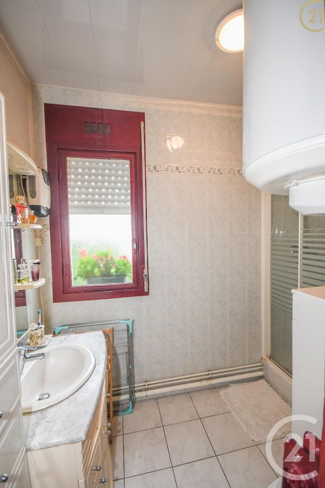 Afficher la photo en grand Appartement F2 à vendre - 3 pièces - 47.0 m2 - MAUBEUGE - 59 - NORD-PAS-DE-CALAIS - Century 21 Terre Du Nord