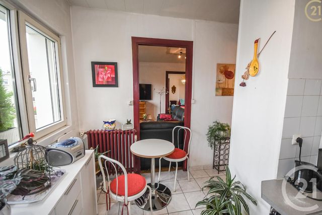 Afficher la photo en grand Appartement F2 à vendre - 3 pièces - 47.0 m2 - MAUBEUGE - 59 - NORD-PAS-DE-CALAIS - Century 21 Terre Du Nord