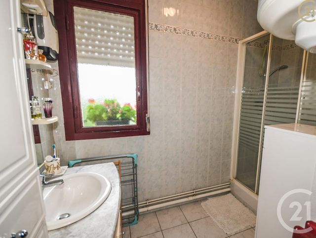 Afficher la photo en grand Appartement F2 à vendre - 3 pièces - 47.0 m2 - MAUBEUGE - 59 - NORD-PAS-DE-CALAIS - Century 21 Terre Du Nord