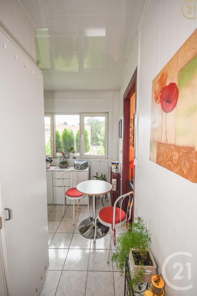 Afficher la photo en grand Appartement F2 à vendre - 3 pièces - 47.0 m2 - MAUBEUGE - 59 - NORD-PAS-DE-CALAIS - Century 21 Terre Du Nord