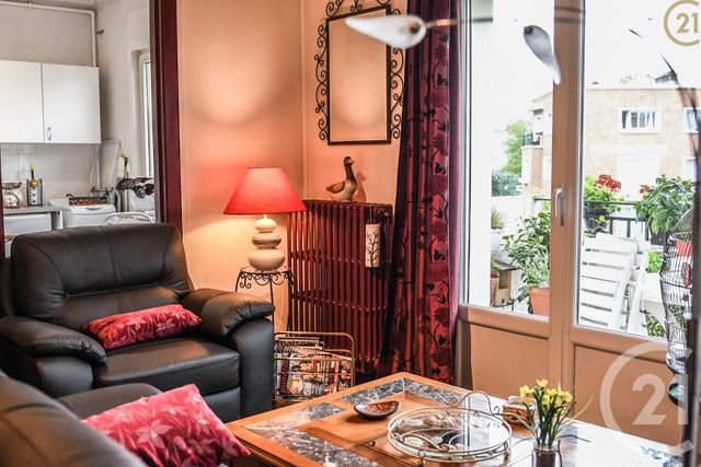 Afficher la photo en grand Appartement F2 à vendre - 3 pièces - 47.0 m2 - MAUBEUGE - 59 - NORD-PAS-DE-CALAIS - Century 21 Terre Du Nord