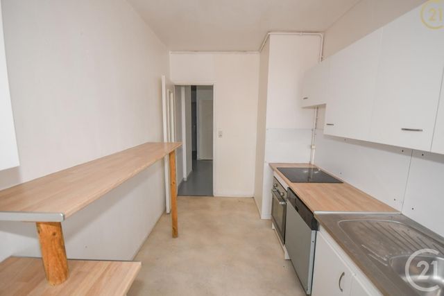 Afficher la photo en grand Appartement F4 à vendre - 5 pièces - 88.0 m2 - MAUBEUGE - 59 - NORD-PAS-DE-CALAIS - Century 21 Terre Du Nord