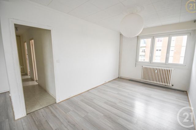 Afficher la photo en grand Appartement F4 à vendre - 5 pièces - 88.0 m2 - MAUBEUGE - 59 - NORD-PAS-DE-CALAIS - Century 21 Terre Du Nord