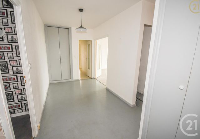 Afficher la photo en grand Appartement F4 à vendre - 5 pièces - 88.0 m2 - MAUBEUGE - 59 - NORD-PAS-DE-CALAIS - Century 21 Terre Du Nord