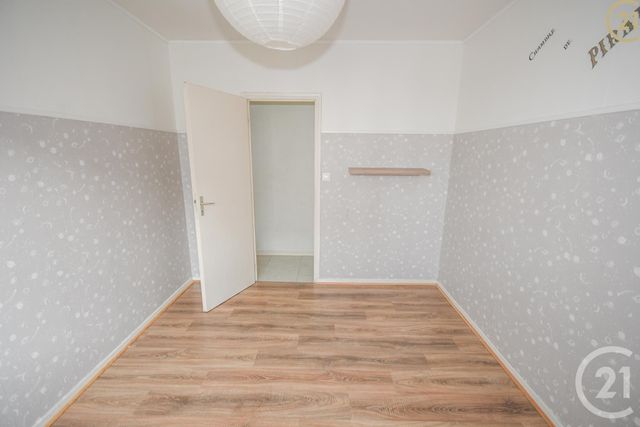 Afficher la photo en grand Appartement F4 à vendre - 5 pièces - 88.0 m2 - MAUBEUGE - 59 - NORD-PAS-DE-CALAIS - Century 21 Terre Du Nord