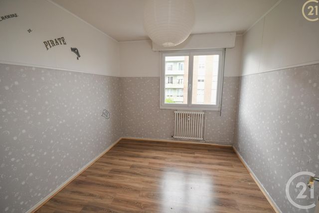 Afficher la photo en grand Appartement F4 à vendre - 5 pièces - 88.0 m2 - MAUBEUGE - 59 - NORD-PAS-DE-CALAIS - Century 21 Terre Du Nord