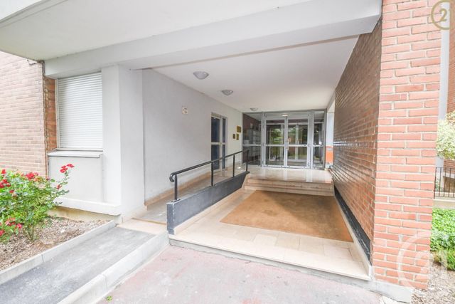 Afficher la photo en grand Appartement F4 à vendre - 5 pièces - 88.0 m2 - MAUBEUGE - 59 - NORD-PAS-DE-CALAIS - Century 21 Terre Du Nord