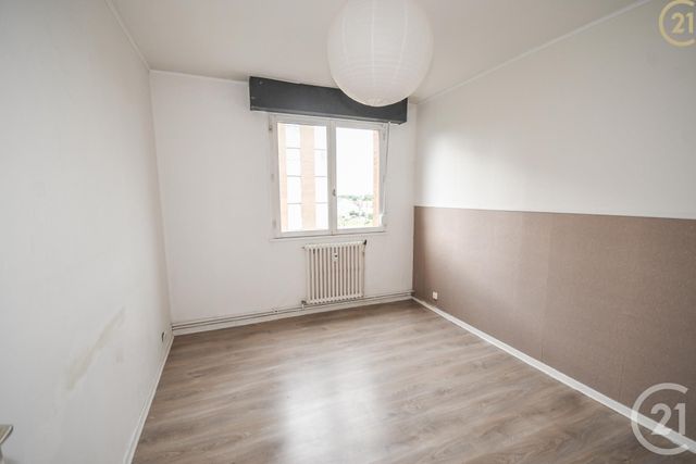 Afficher la photo en grand Appartement F4 à vendre - 5 pièces - 88.0 m2 - MAUBEUGE - 59 - NORD-PAS-DE-CALAIS - Century 21 Terre Du Nord