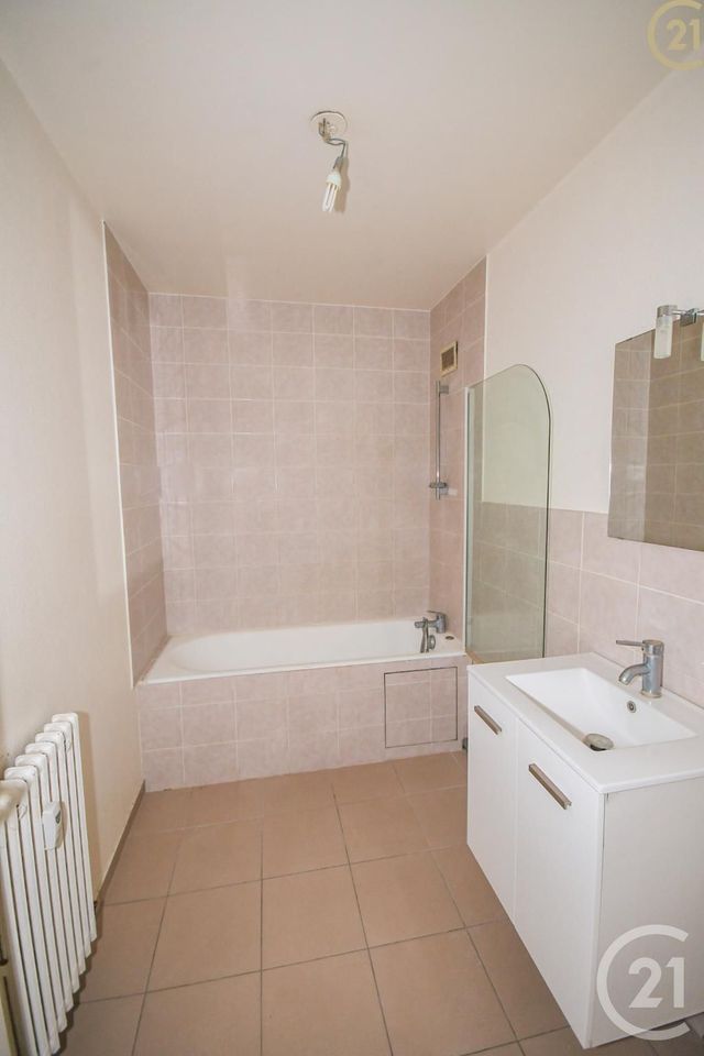 Afficher la photo en grand Appartement F4 à vendre - 5 pièces - 88.0 m2 - MAUBEUGE - 59 - NORD-PAS-DE-CALAIS - Century 21 Terre Du Nord