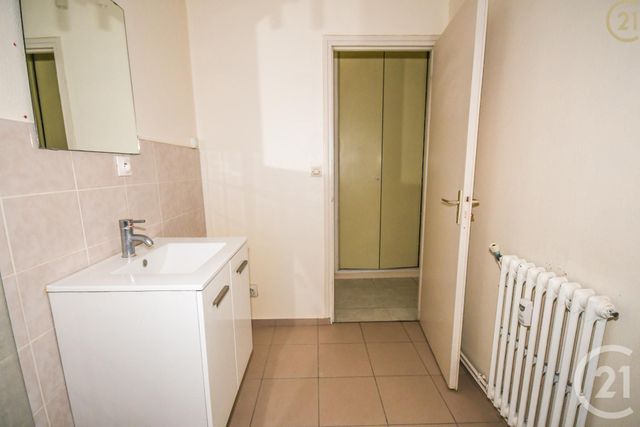 Afficher la photo en grand Appartement F4 à vendre - 5 pièces - 88.0 m2 - MAUBEUGE - 59 - NORD-PAS-DE-CALAIS - Century 21 Terre Du Nord