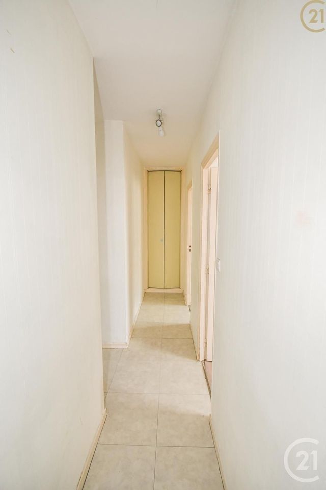 Afficher la photo en grand Appartement F4 à vendre - 5 pièces - 88.0 m2 - MAUBEUGE - 59 - NORD-PAS-DE-CALAIS - Century 21 Terre Du Nord