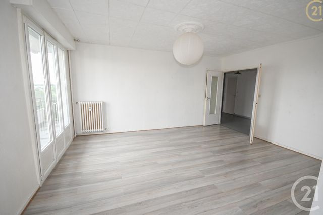 Afficher la photo en grand Appartement F4 à vendre - 5 pièces - 88.0 m2 - MAUBEUGE - 59 - NORD-PAS-DE-CALAIS - Century 21 Terre Du Nord