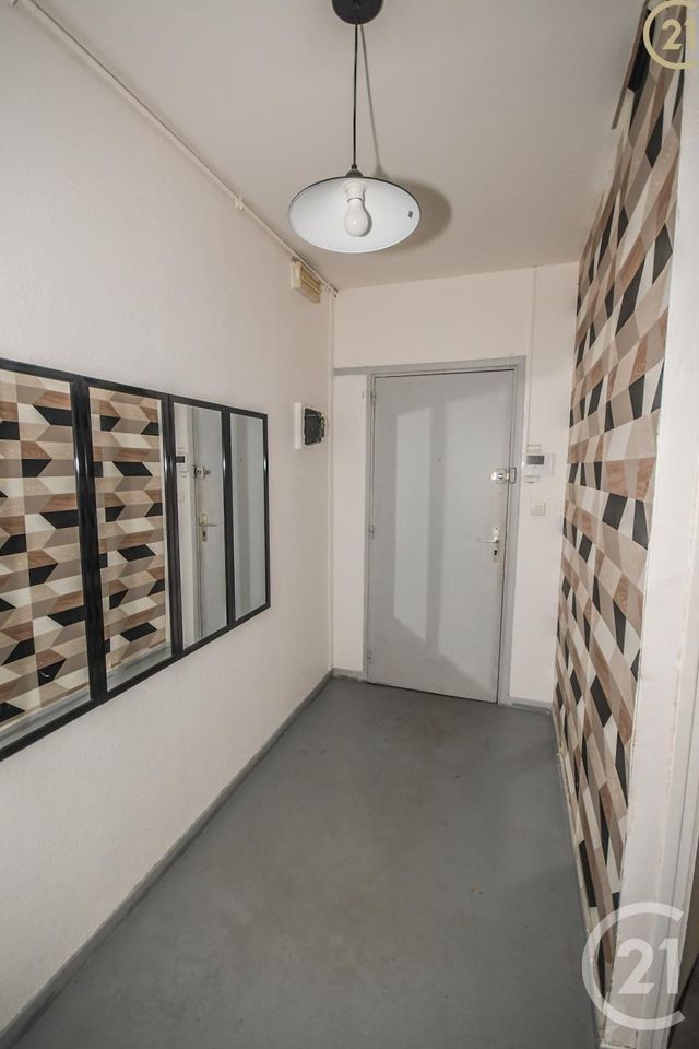 Afficher la photo en grand Appartement F4 à vendre - 5 pièces - 88.0 m2 - MAUBEUGE - 59 - NORD-PAS-DE-CALAIS - Century 21 Terre Du Nord