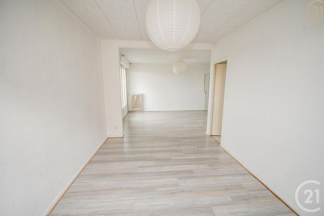 Afficher la photo en grand Appartement F4 à vendre - 5 pièces - 88.0 m2 - MAUBEUGE - 59 - NORD-PAS-DE-CALAIS - Century 21 Terre Du Nord