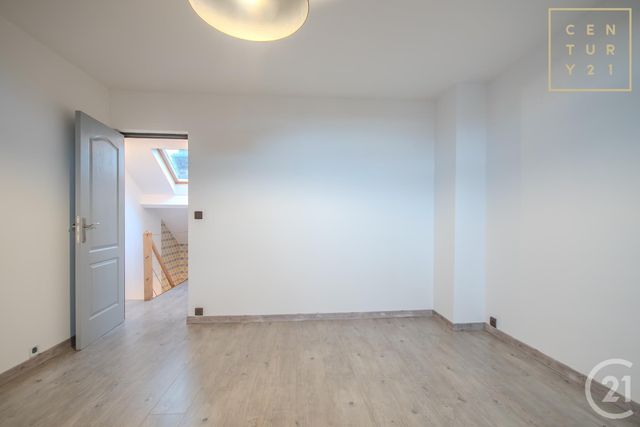 maison à louer - 5 pièces - 80.0 m2 - HAUTMONT - 59 - NORD-PAS-DE-CALAIS - Century 21 Terre Du Nord