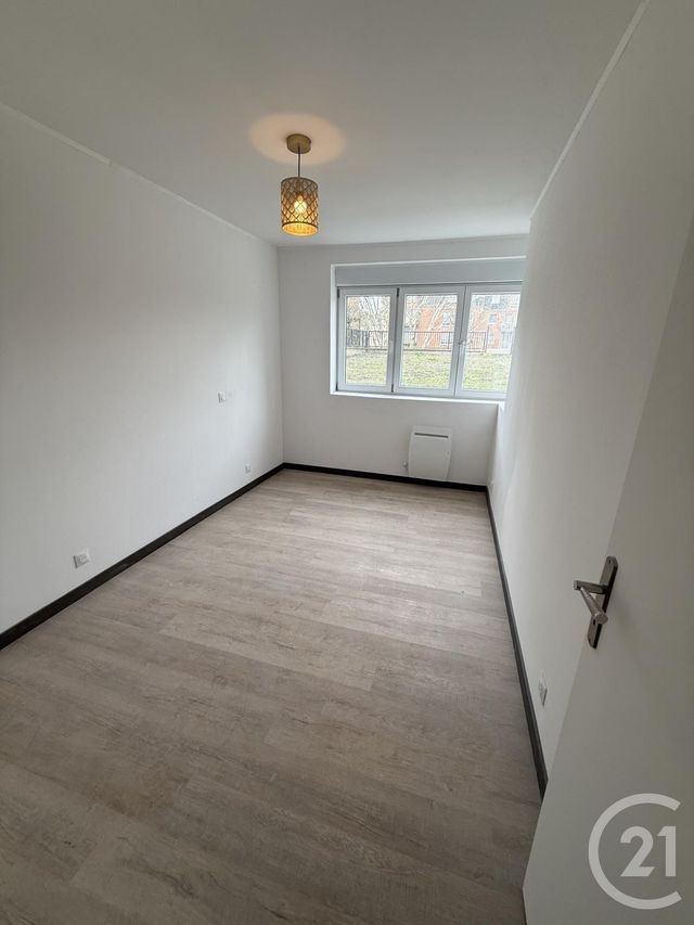 Appartement F2 à louer - 2 pièces - 40.0 m2 - HAUTMONT - 59 - NORD-PAS-DE-CALAIS - Century 21 Terre Du Nord