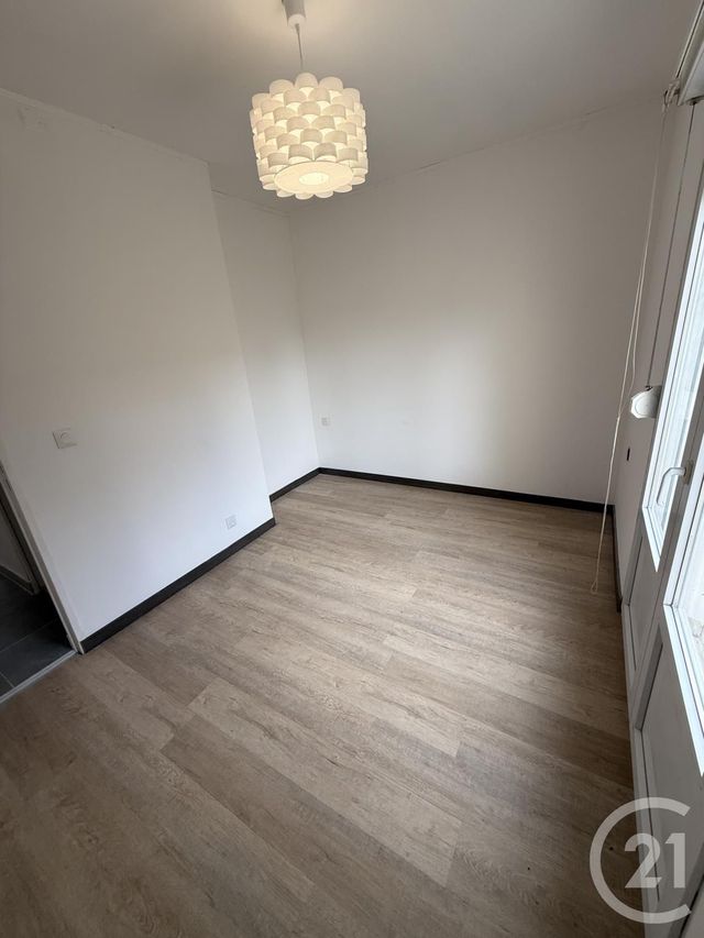 Appartement F2 à louer - 2 pièces - 40.0 m2 - HAUTMONT - 59 - NORD-PAS-DE-CALAIS - Century 21 Terre Du Nord