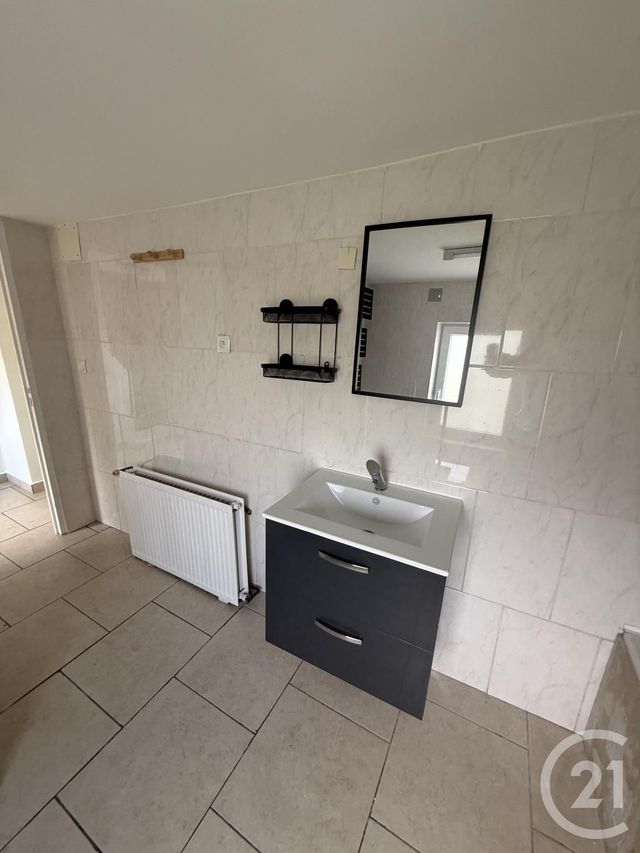 maison à louer - 4 pièces - 67.0 m2 - FERRIERE LA PETITE - 59 - NORD-PAS-DE-CALAIS - Century 21 Terre Du Nord