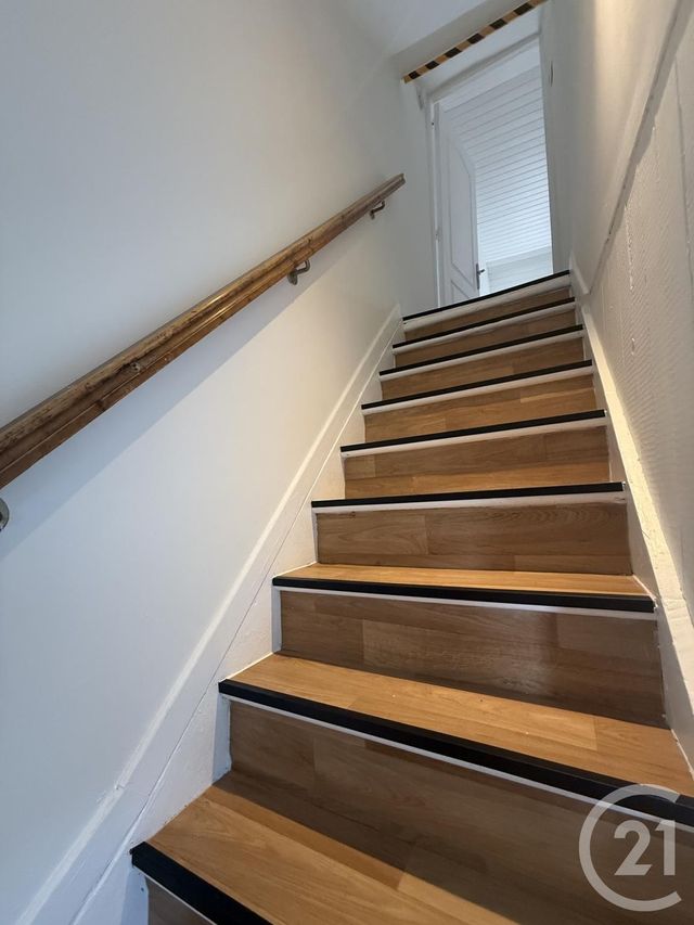 maison à louer - 4 pièces - 67.0 m2 - FERRIERE LA PETITE - 59 - NORD-PAS-DE-CALAIS - Century 21 Terre Du Nord