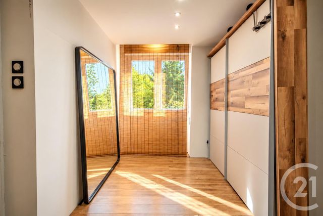 Appartement Loft à louer - 5 pièces - 102.0 m2 - MAUBEUGE - 59 - NORD-PAS-DE-CALAIS - Century 21 Terre Du Nord